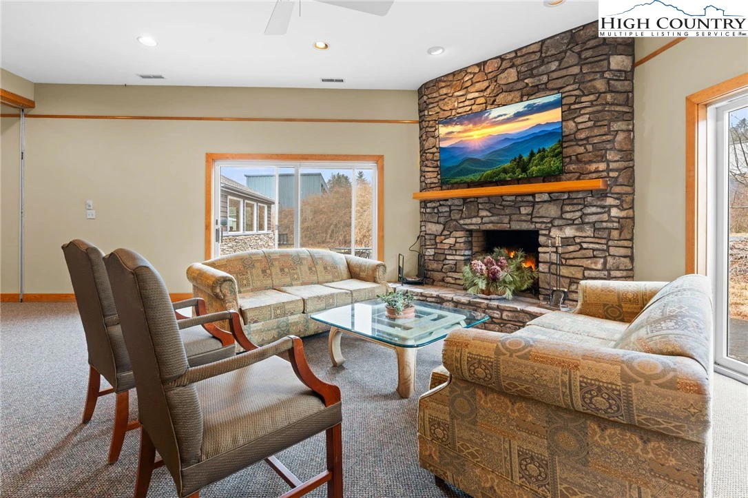 Image number 12 for the current listing