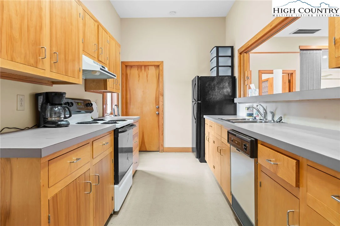 Image number 2 for the current listing