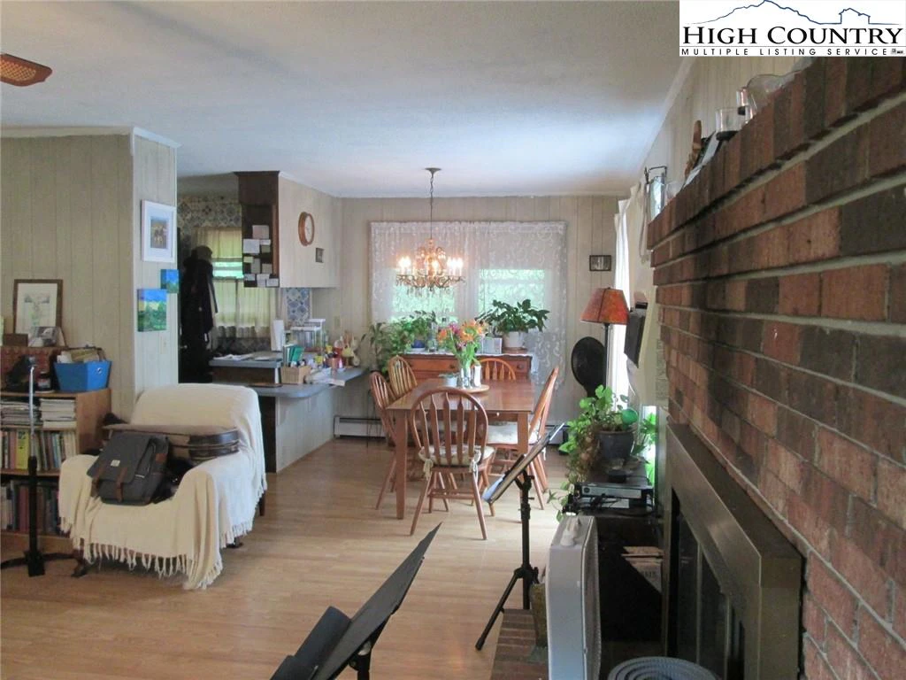 Image number 22 for the current listing
