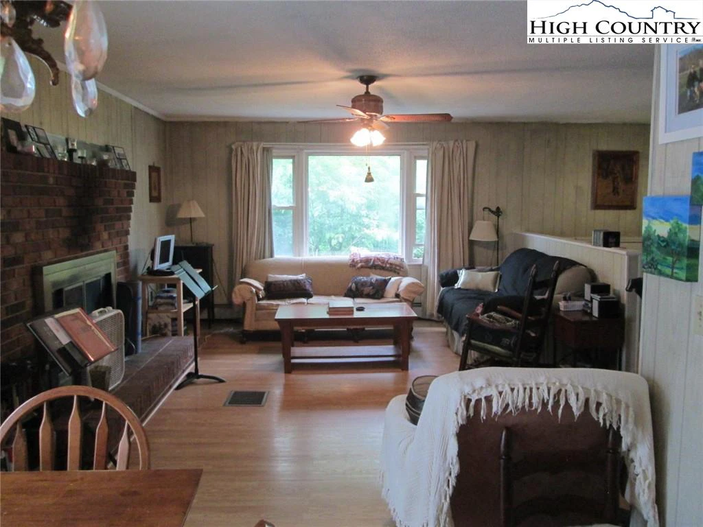 Image number 21 for the current listing