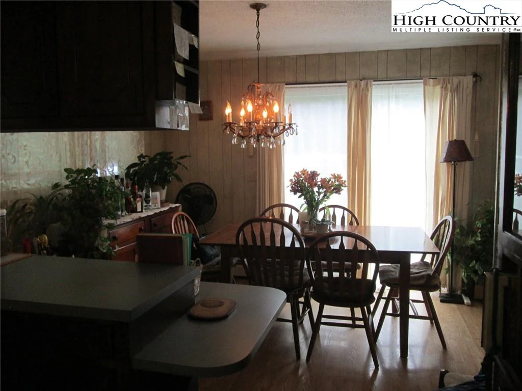 Image number 20 for the current listing