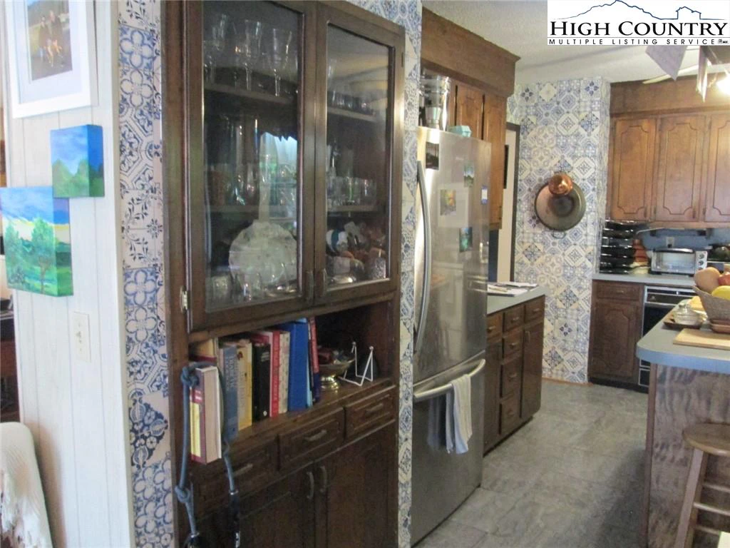Image number 10 for the current listing