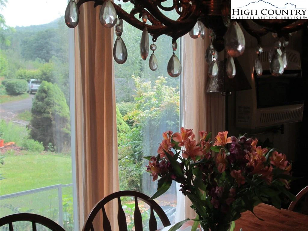Image number 4 for the current listing