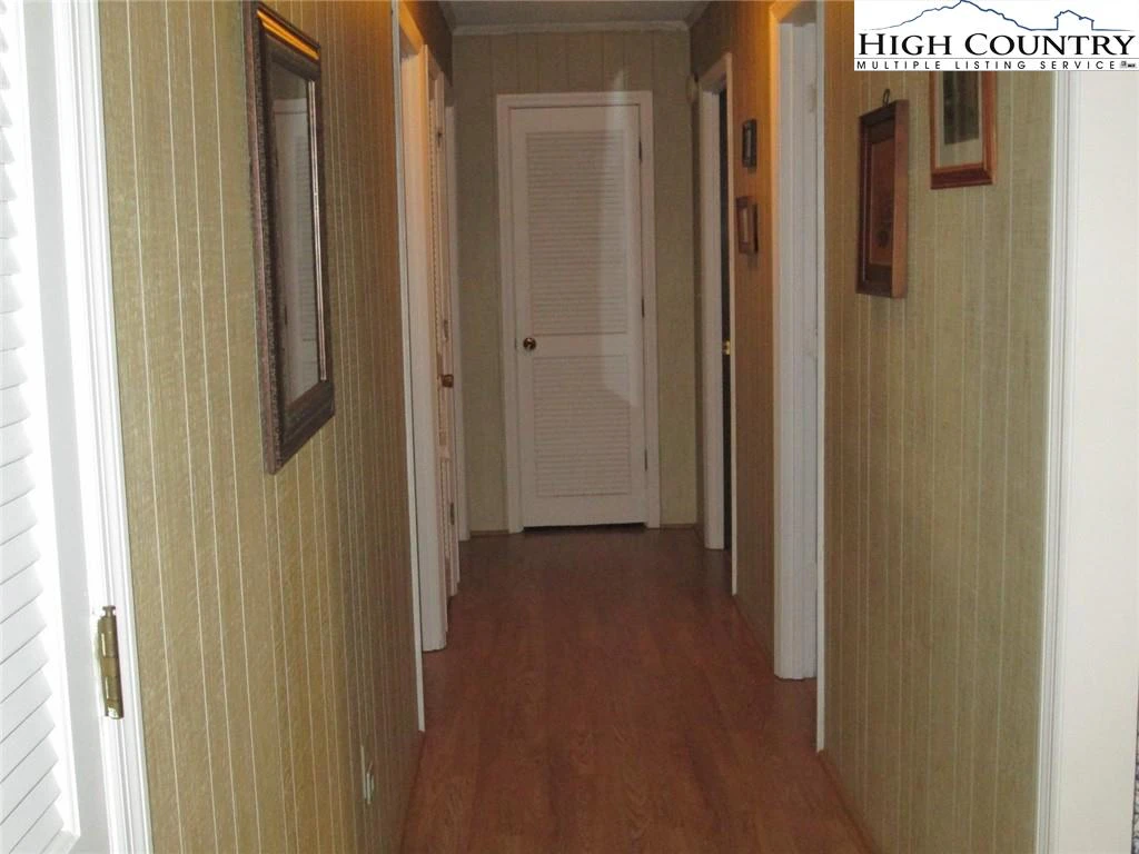 Image number 5 for the current listing
