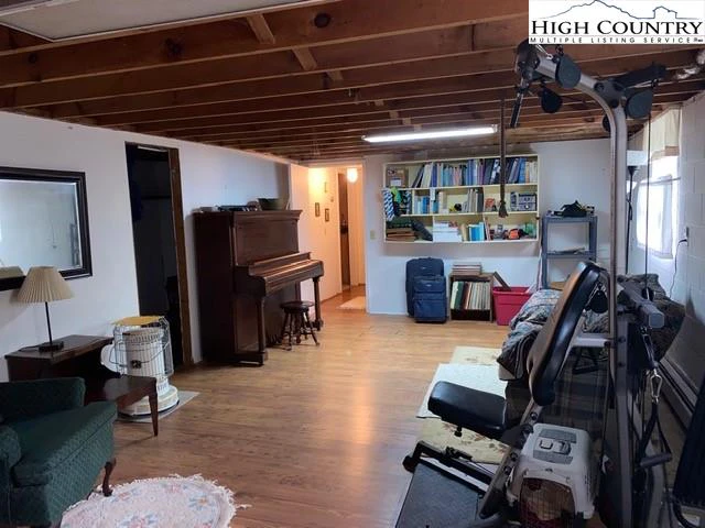 Image number 11 for the current listing
