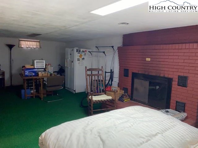 Image number 13 for the current listing