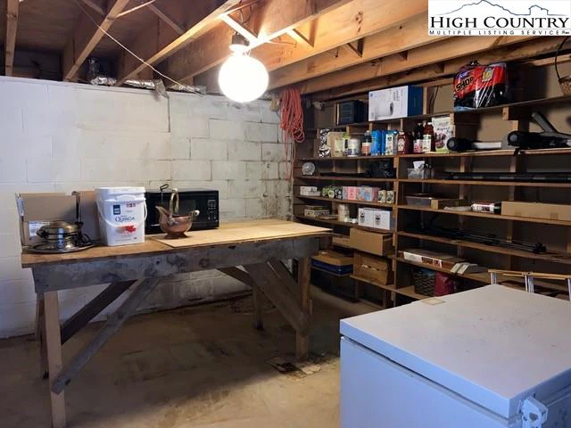 Image number 15 for the current listing