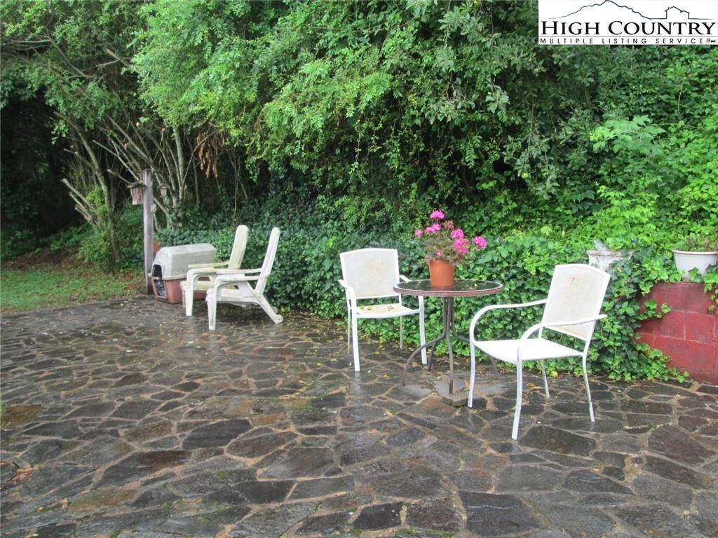 Image number 17 for the current listing