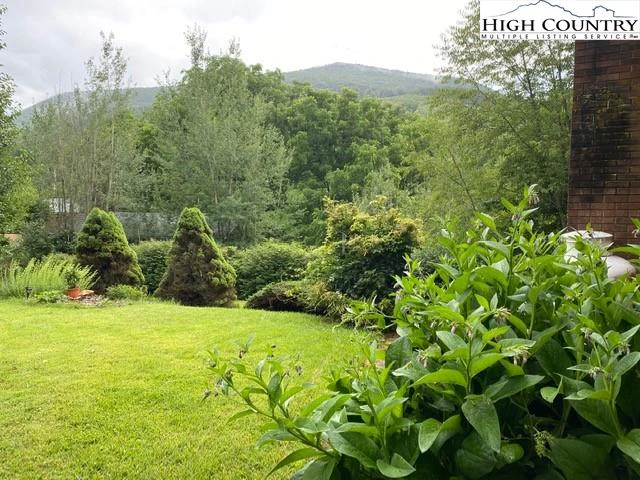 Image number 27 for the current listing