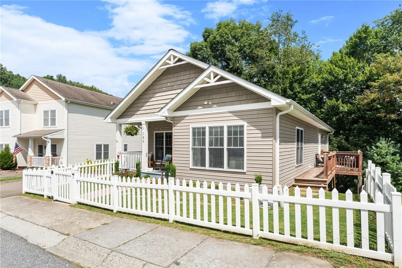 Image number 2 for the current listing