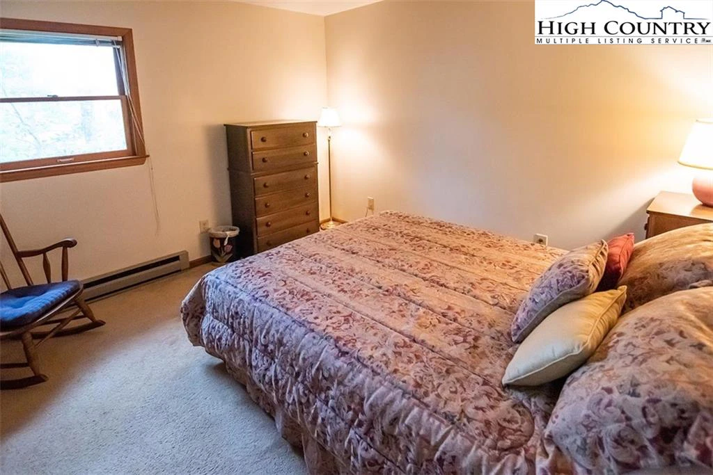 Image number 2 for the current listing