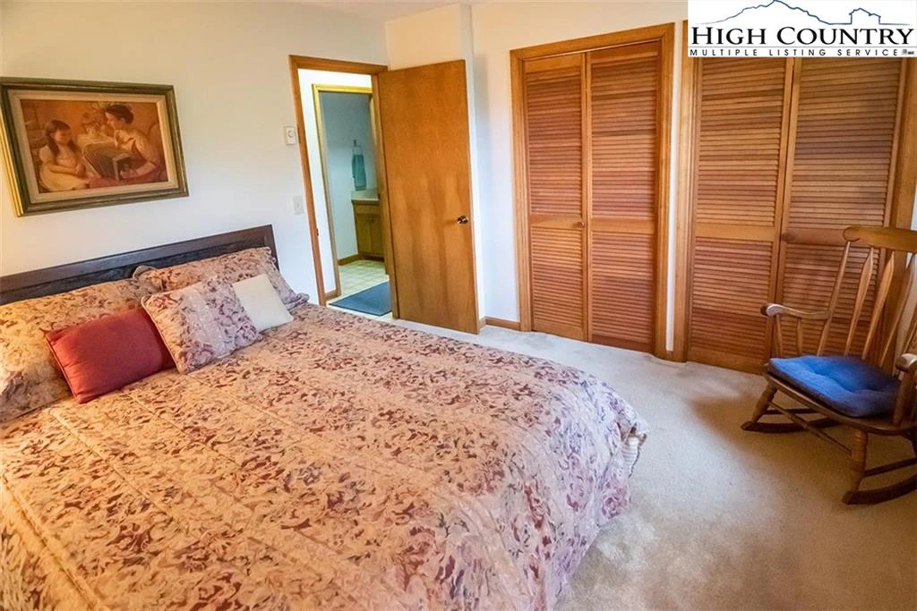 Image number 11 for the current listing