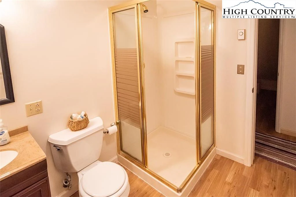 Image number 6 for the current listing