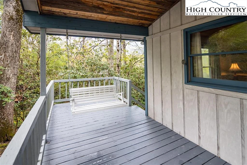 Image number 19 for the current listing