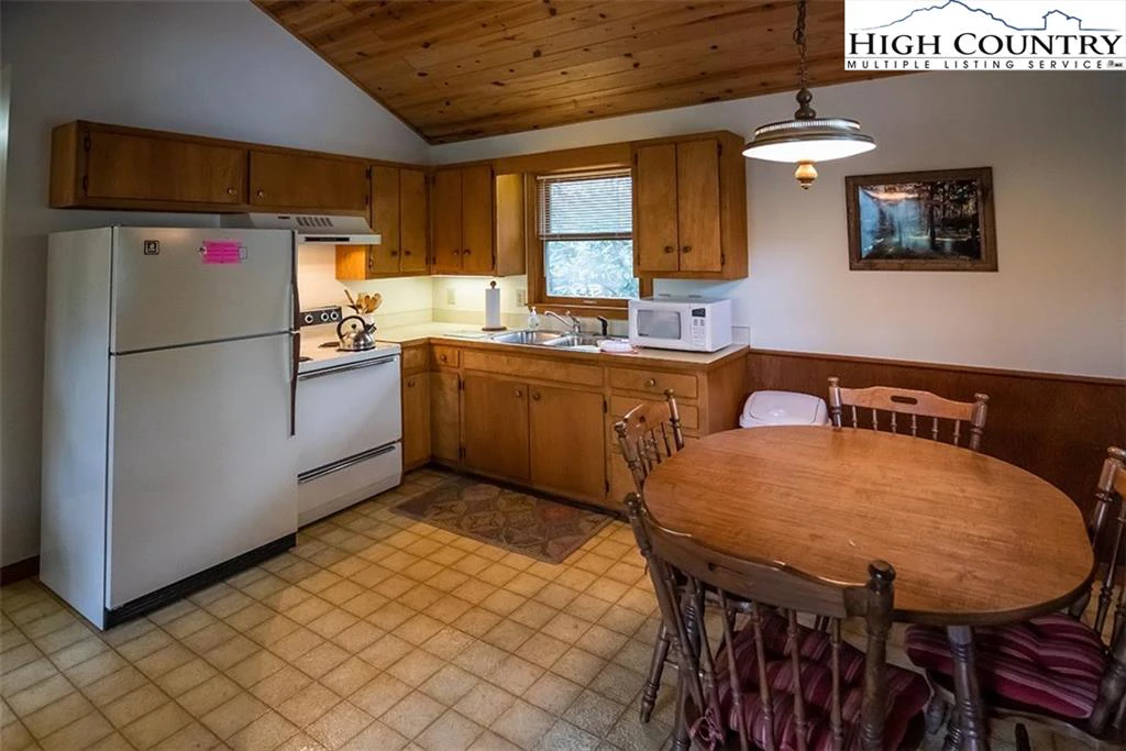 Image number 15 for the current listing