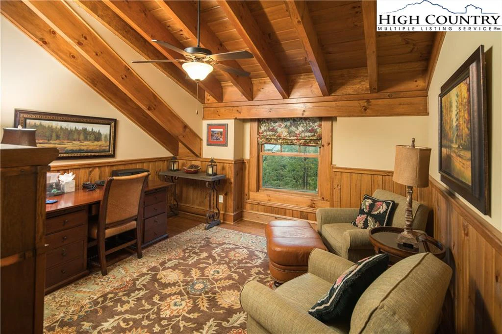 Image number 11 for the current listing