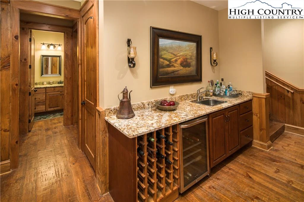 Image number 3 for the current listing