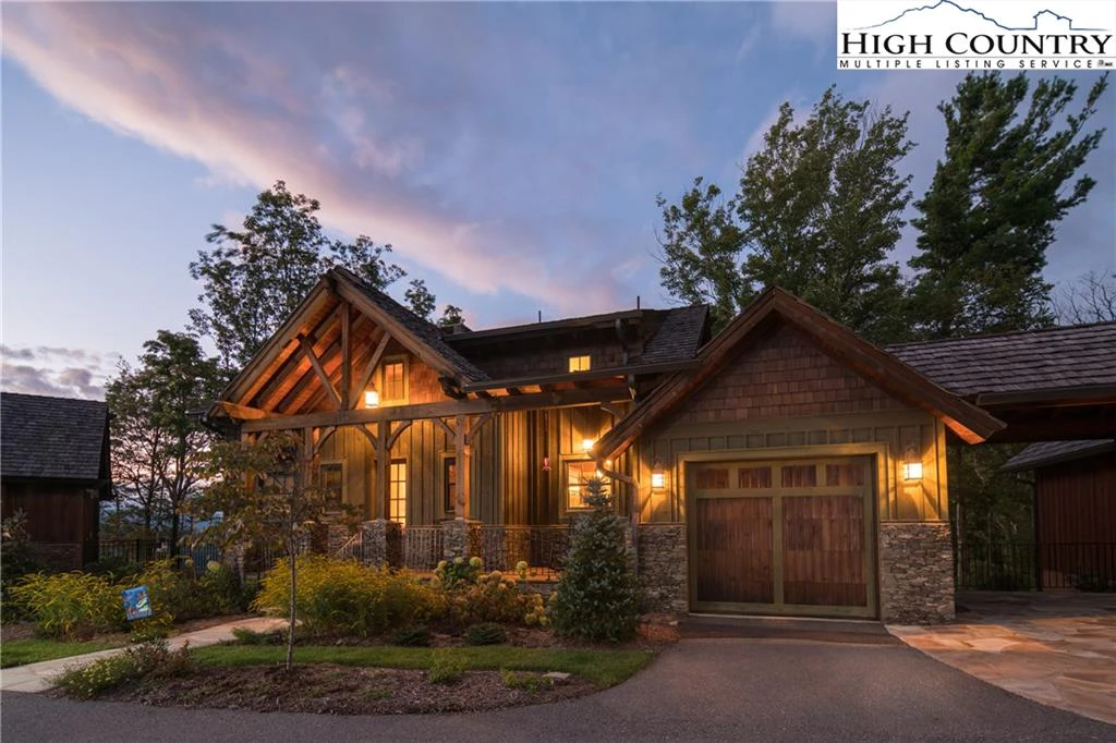 Image number 17 for the current listing