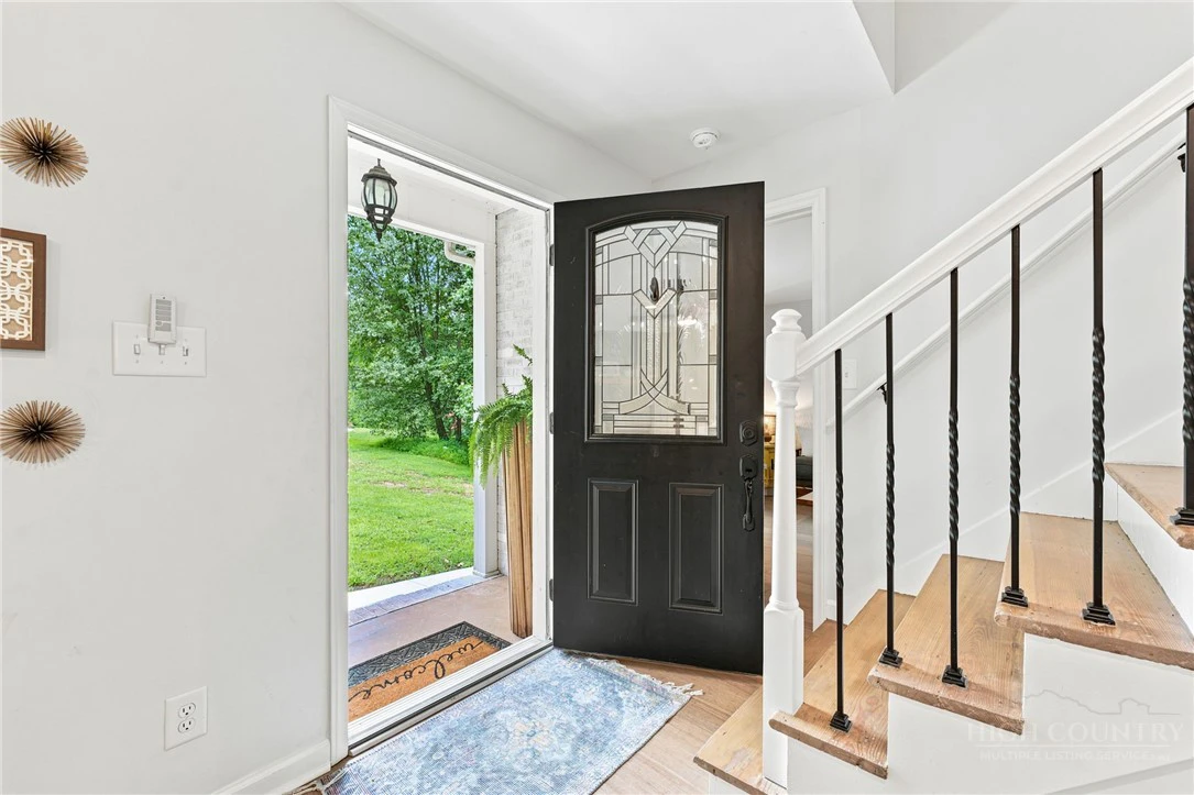 Image number 3 for the current listing
