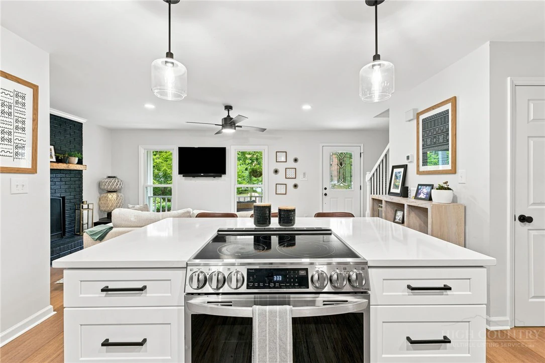 Image number 6 for the current listing