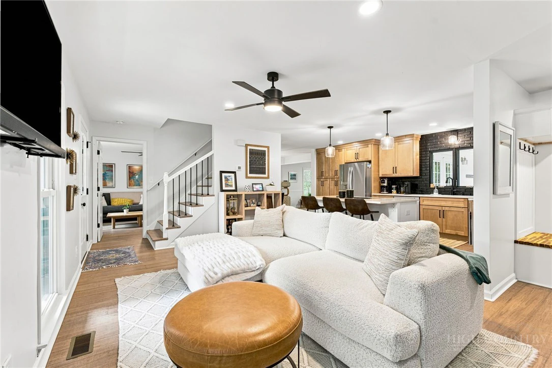 Image number 9 for the current listing