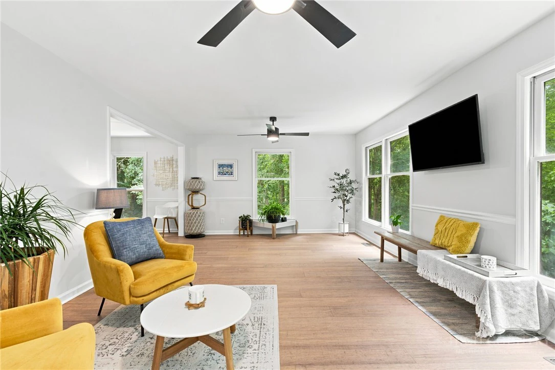 Image number 11 for the current listing