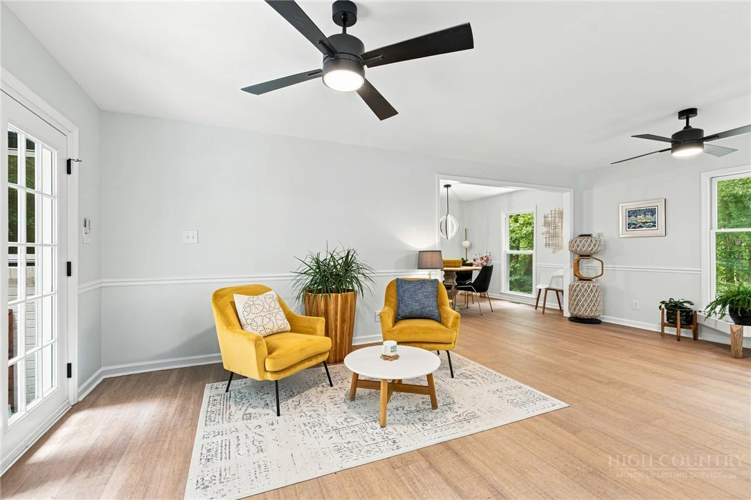 Image number 13 for the current listing