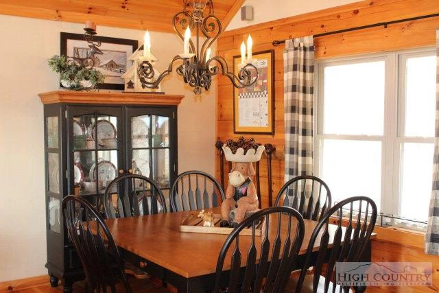 Image number 8 for the current listing