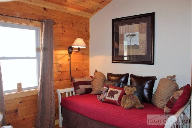 Image number 18 for the current listing