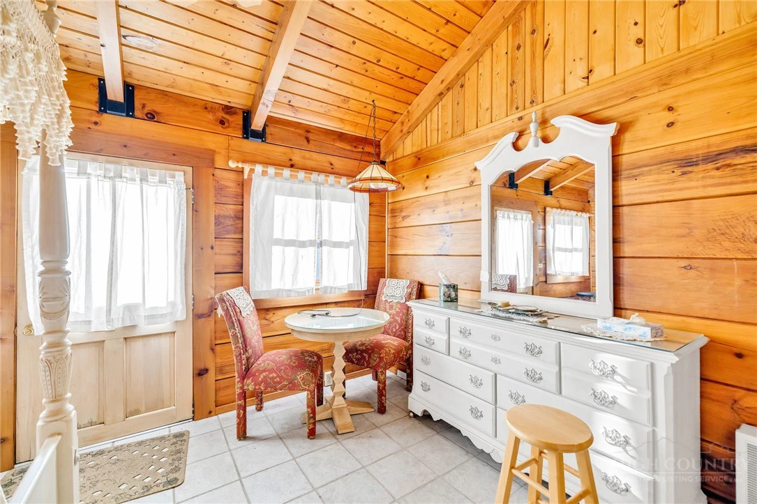 Image number 4 for the current listing