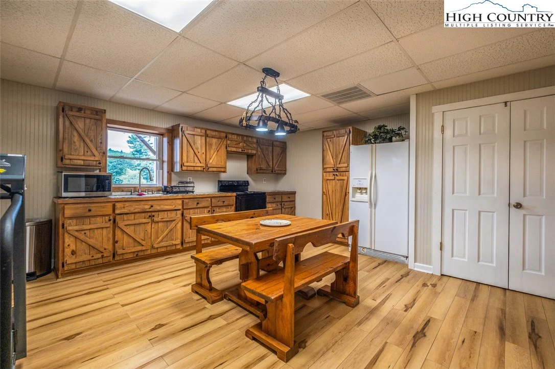 Image number 9 for the current listing
