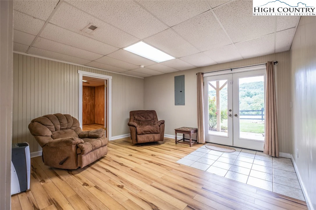 Image number 10 for the current listing