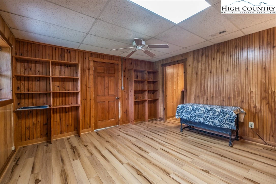 Image number 2 for the current listing