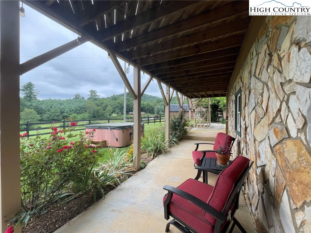 Image number 17 for the current listing