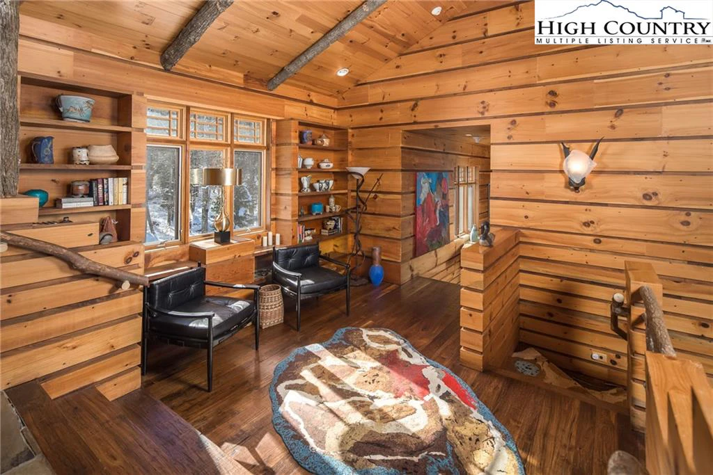 Image number 14 for the current listing