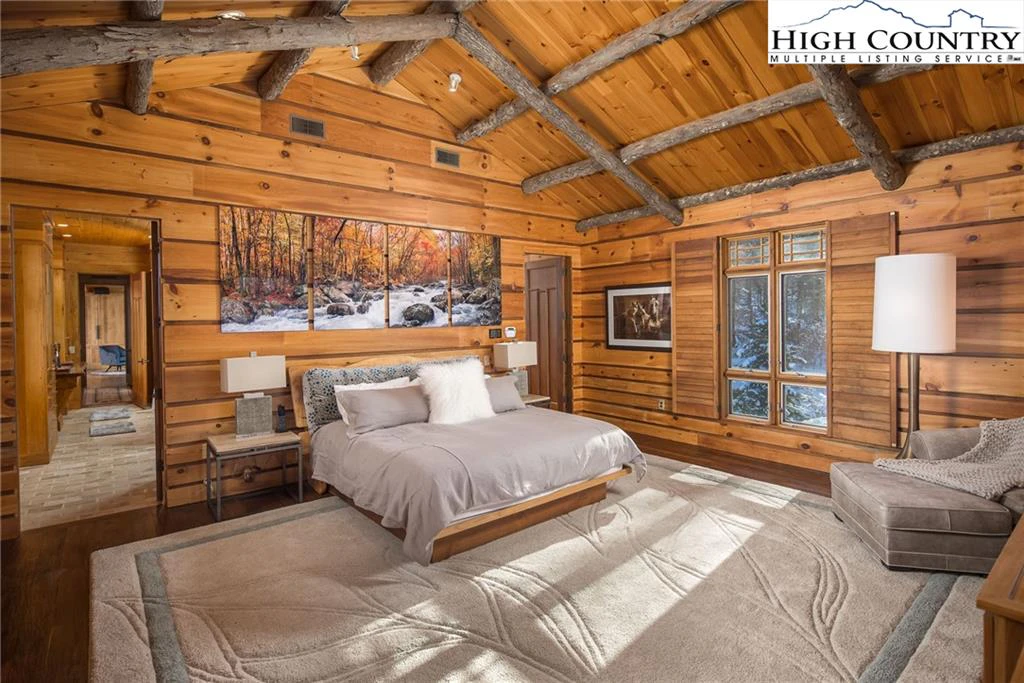 Image number 3 for the current listing