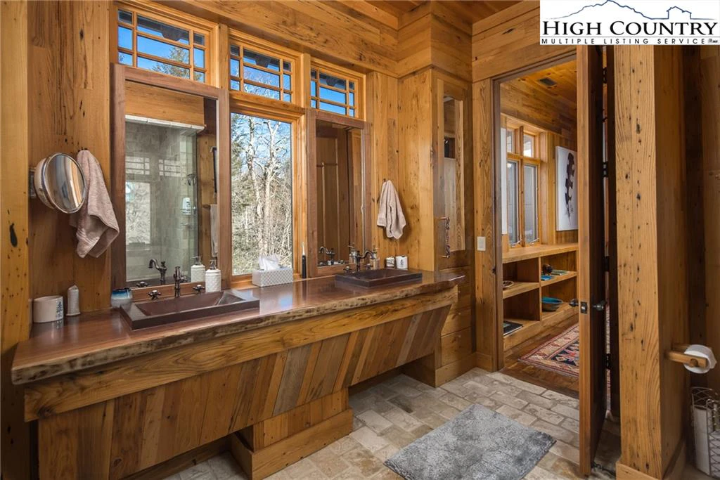Image number 4 for the current listing