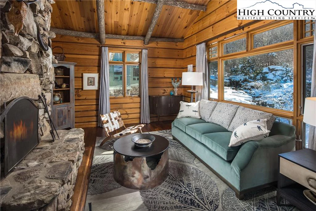 Image number 9 for the current listing