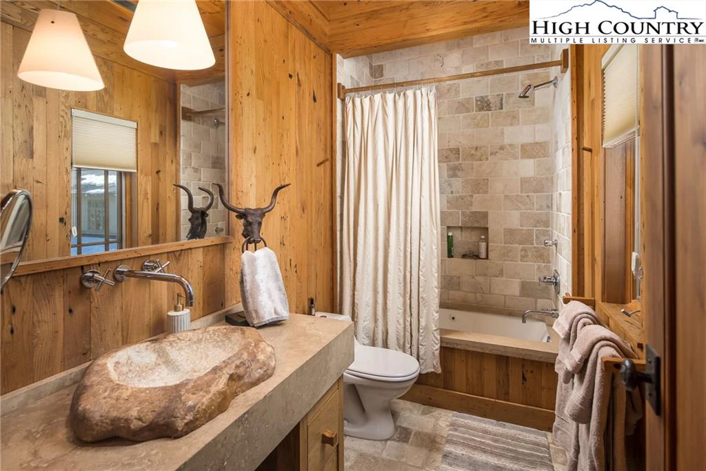 Image number 11 for the current listing