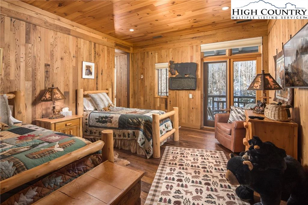 Image number 12 for the current listing