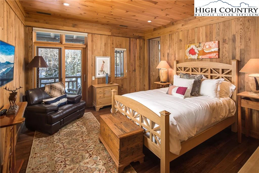 Image number 2 for the current listing