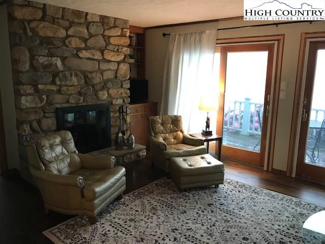 Image number 4 for the current listing