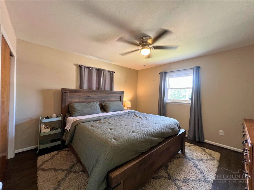 Image number 20 for the current listing
