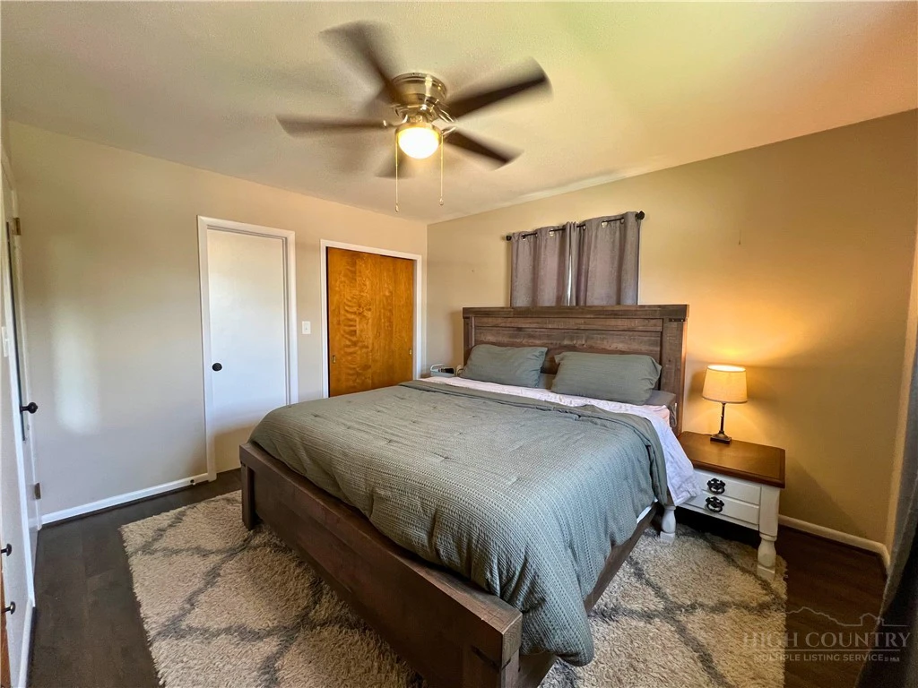 Image number 19 for the current listing