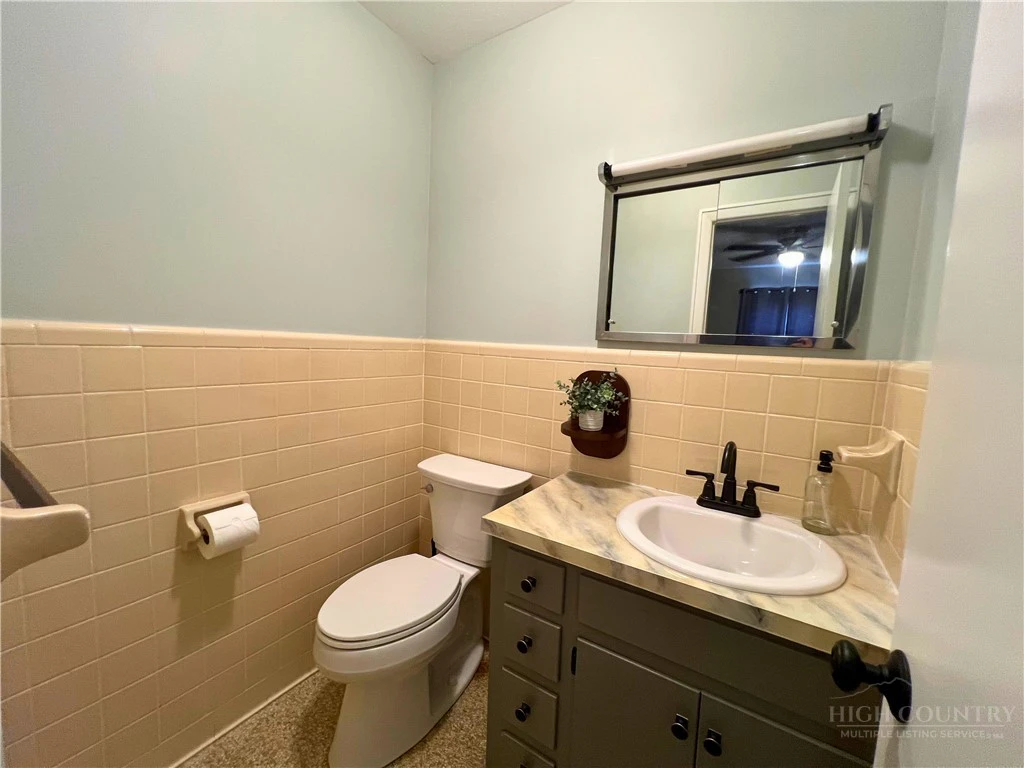 Image number 18 for the current listing