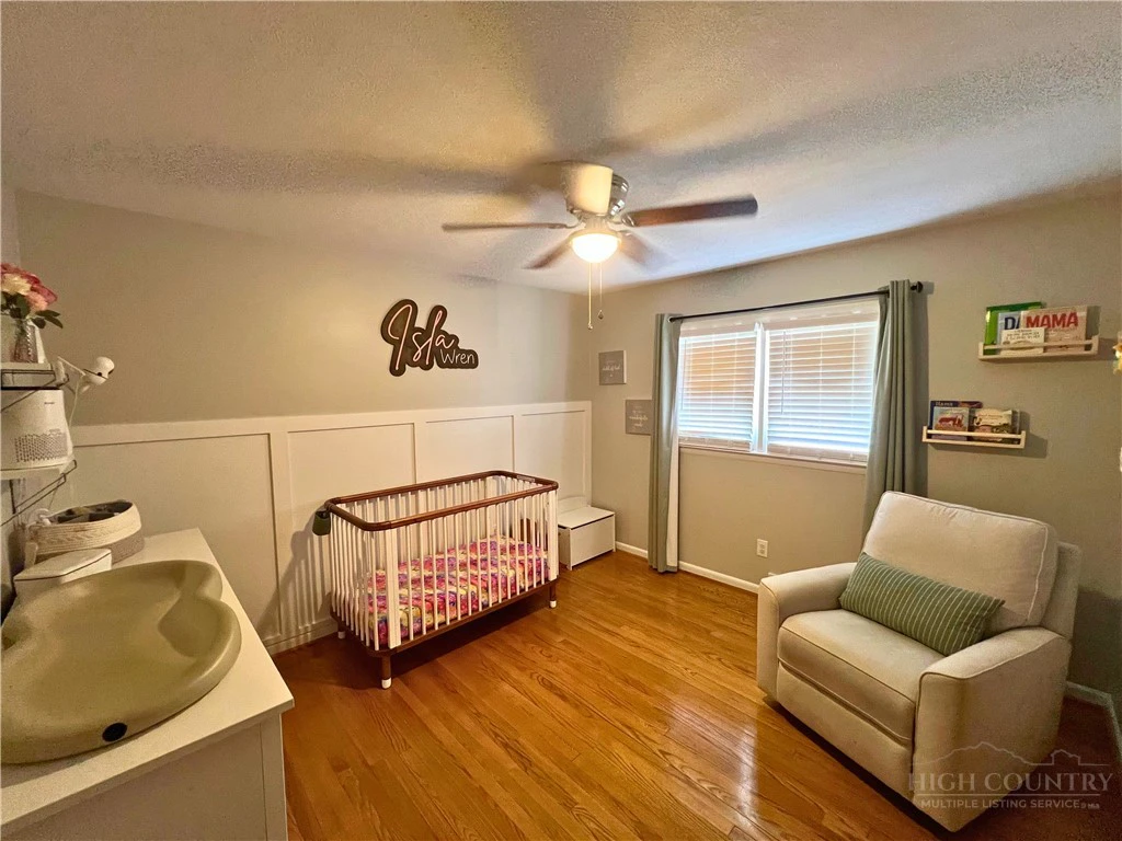Image number 2 for the current listing
