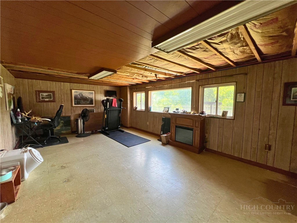 Image number 11 for the current listing