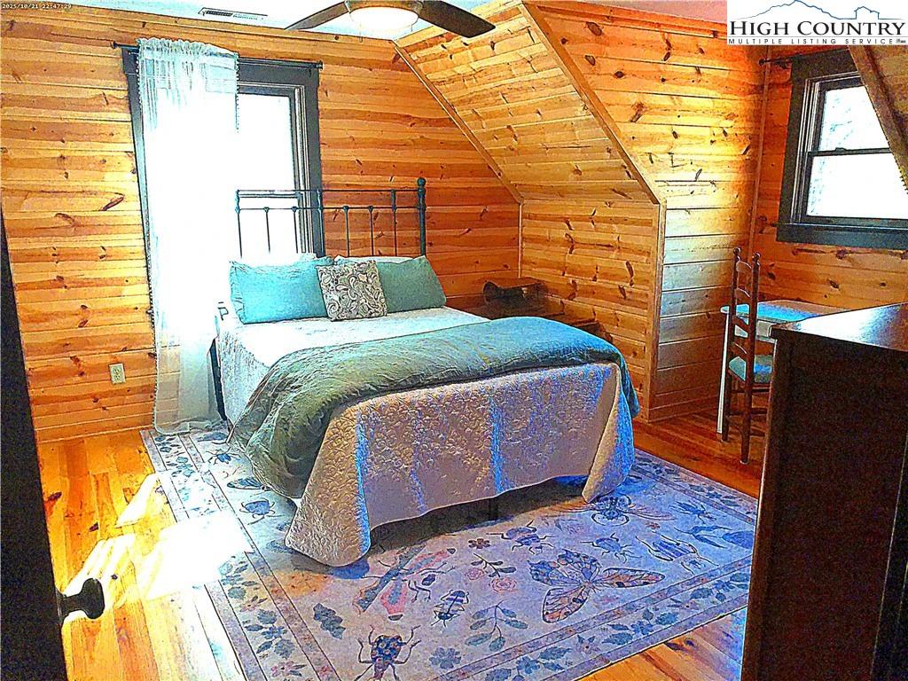Image number 21 for the current listing