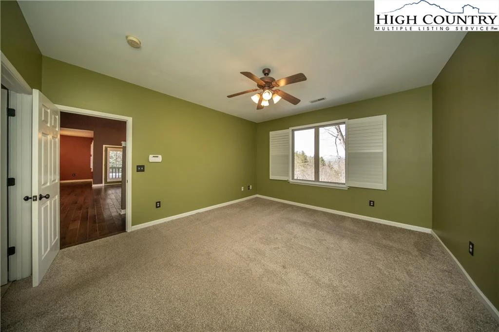 Image number 19 for the current listing