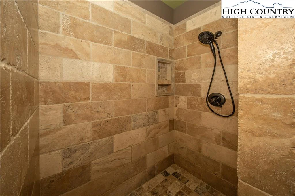 Image number 3 for the current listing